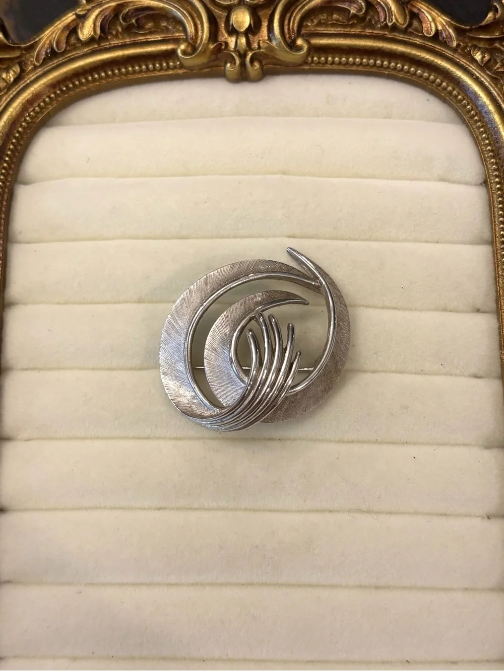 Crown Trifari Vintage Silver Tone Swirl Textured Brooch‎ Pin Office Formal